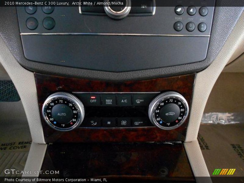 Arctic White / Almond/Mocha 2010 Mercedes-Benz C 300 Luxury