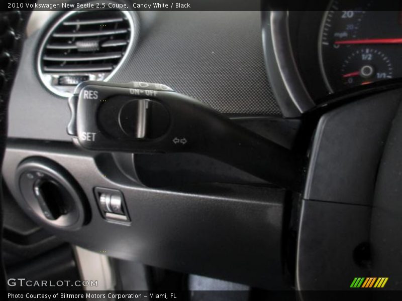 Candy White / Black 2010 Volkswagen New Beetle 2.5 Coupe