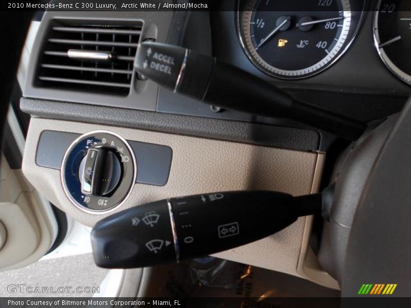 Arctic White / Almond/Mocha 2010 Mercedes-Benz C 300 Luxury