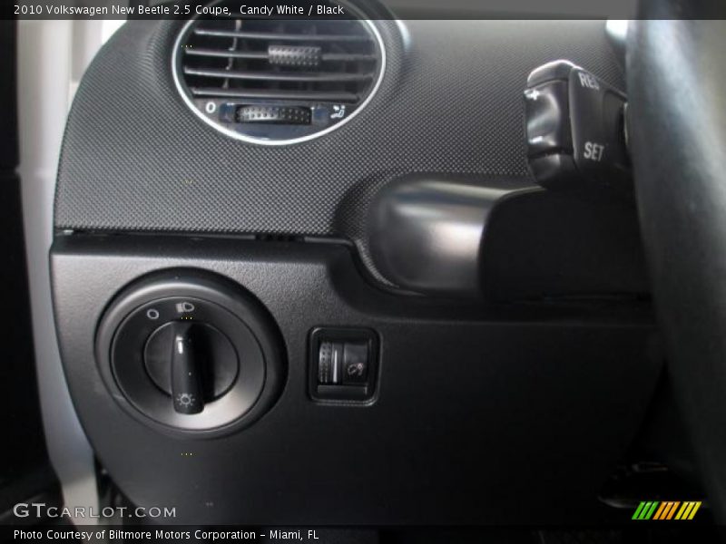Candy White / Black 2010 Volkswagen New Beetle 2.5 Coupe
