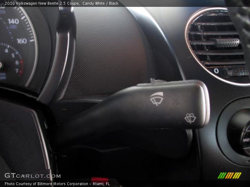 Candy White / Black 2010 Volkswagen New Beetle 2.5 Coupe