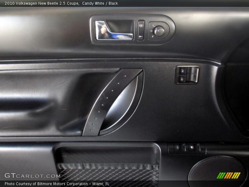Candy White / Black 2010 Volkswagen New Beetle 2.5 Coupe