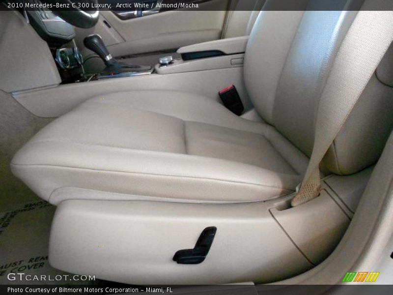Arctic White / Almond/Mocha 2010 Mercedes-Benz C 300 Luxury