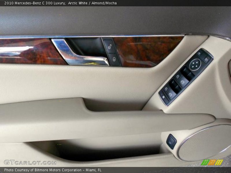 Arctic White / Almond/Mocha 2010 Mercedes-Benz C 300 Luxury