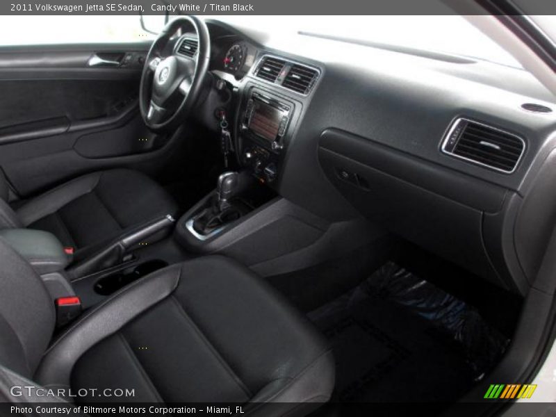 Candy White / Titan Black 2011 Volkswagen Jetta SE Sedan