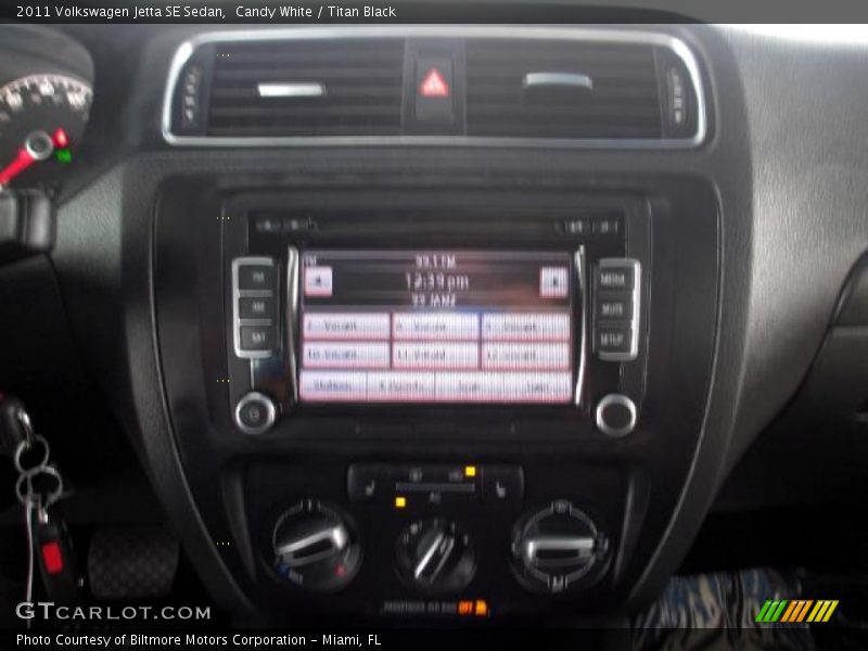 Candy White / Titan Black 2011 Volkswagen Jetta SE Sedan