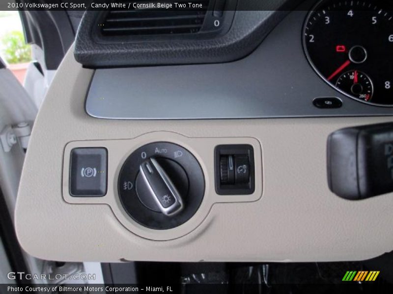 Candy White / Cornsilk Beige Two Tone 2010 Volkswagen CC Sport