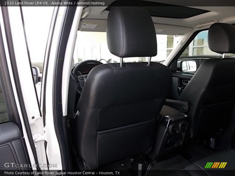 Alaska White / Almond/Nutmeg 2010 Land Rover LR4 V8