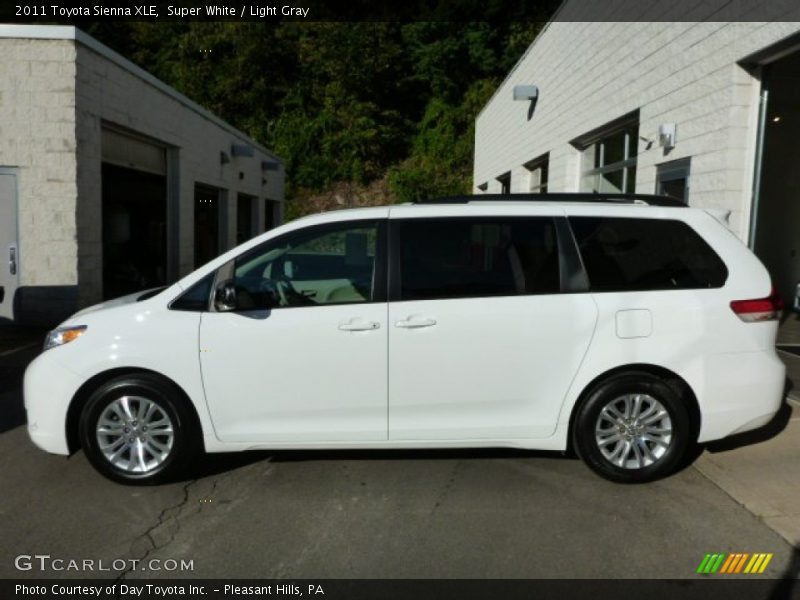 Super White / Light Gray 2011 Toyota Sienna XLE
