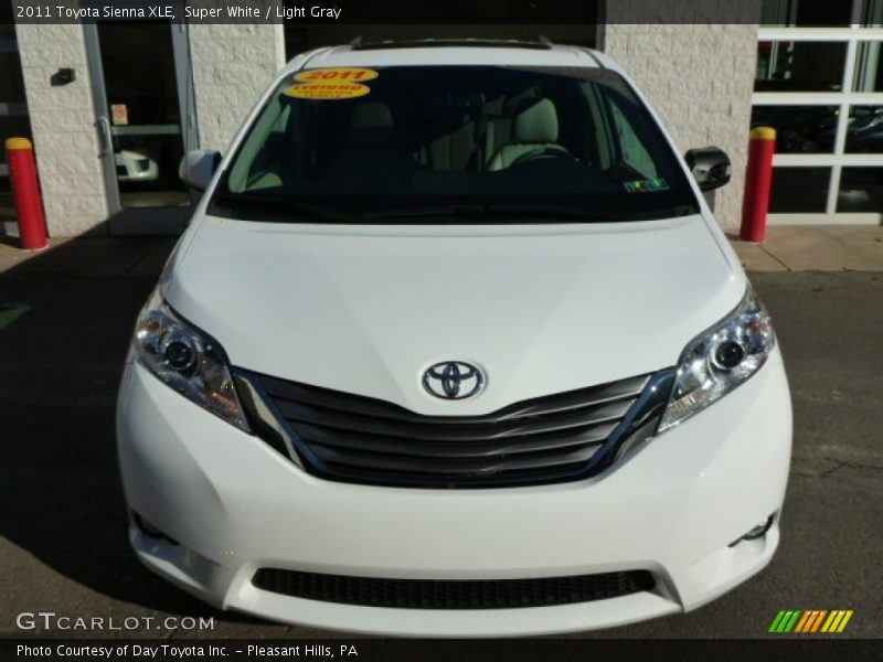 Super White / Light Gray 2011 Toyota Sienna XLE