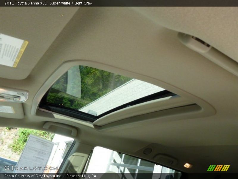 Super White / Light Gray 2011 Toyota Sienna XLE