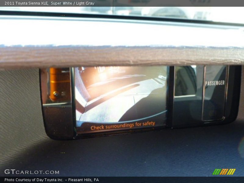 Super White / Light Gray 2011 Toyota Sienna XLE