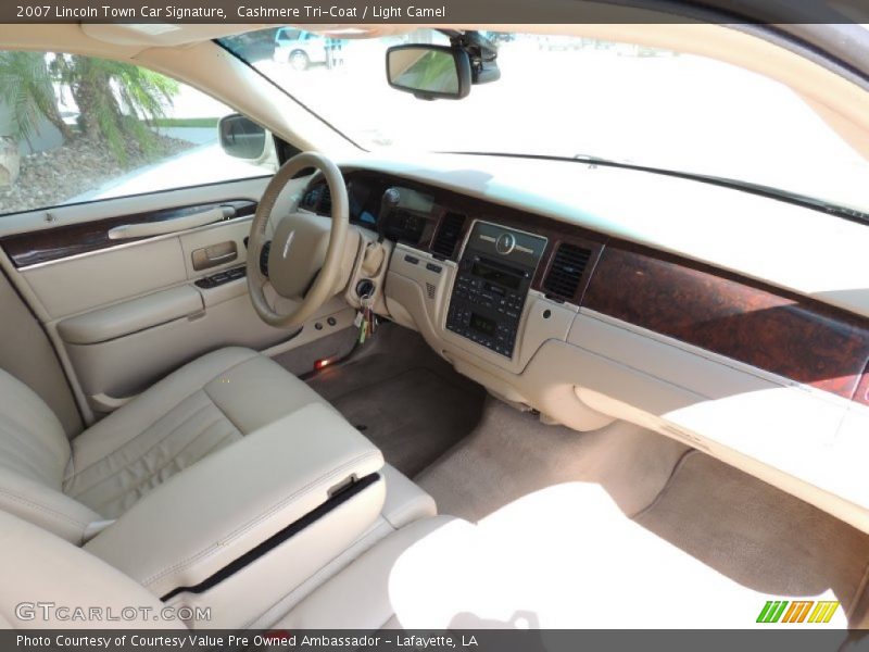 Cashmere Tri-Coat / Light Camel 2007 Lincoln Town Car Signature