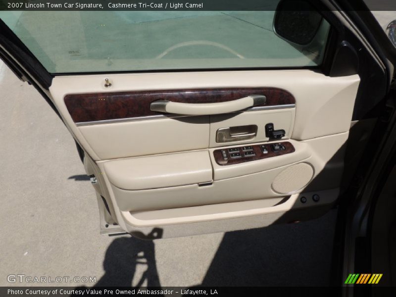 Cashmere Tri-Coat / Light Camel 2007 Lincoln Town Car Signature