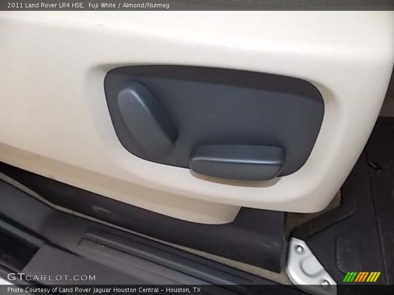 Fuji White / Almond/Nutmeg 2011 Land Rover LR4 HSE