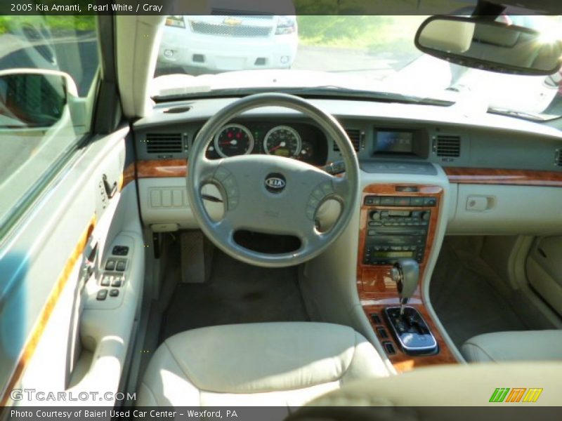 Pearl White / Gray 2005 Kia Amanti