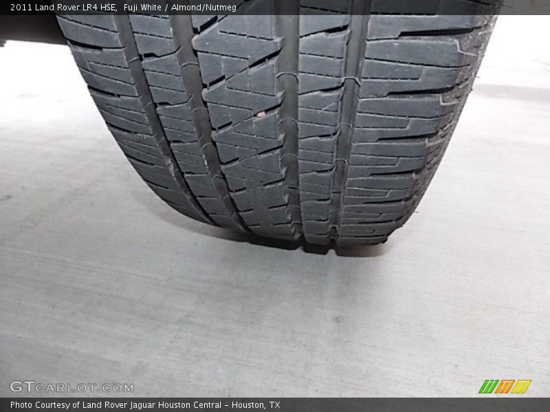 Fuji White / Almond/Nutmeg 2011 Land Rover LR4 HSE
