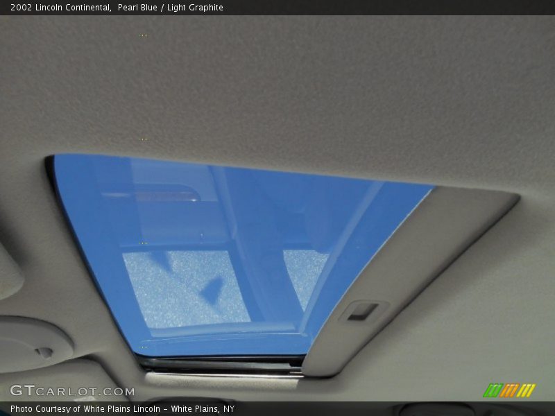 Pearl Blue / Light Graphite 2002 Lincoln Continental