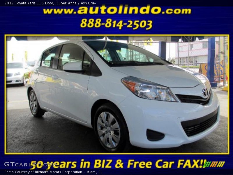 Super White / Ash Gray 2012 Toyota Yaris LE 5 Door