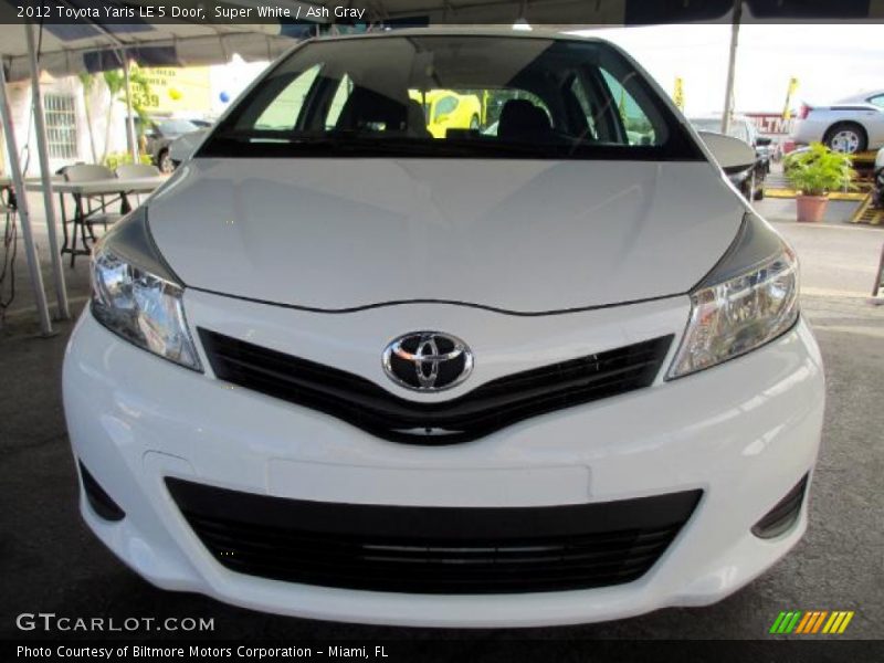 Super White / Ash Gray 2012 Toyota Yaris LE 5 Door