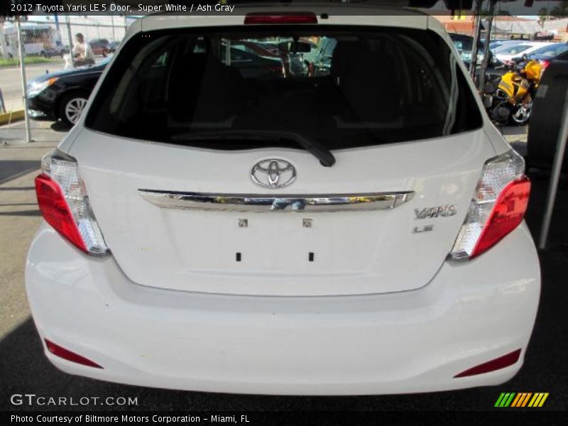 Super White / Ash Gray 2012 Toyota Yaris LE 5 Door