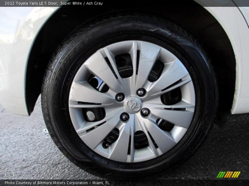Super White / Ash Gray 2012 Toyota Yaris LE 5 Door