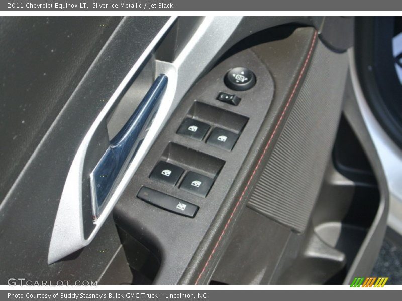 Silver Ice Metallic / Jet Black 2011 Chevrolet Equinox LT