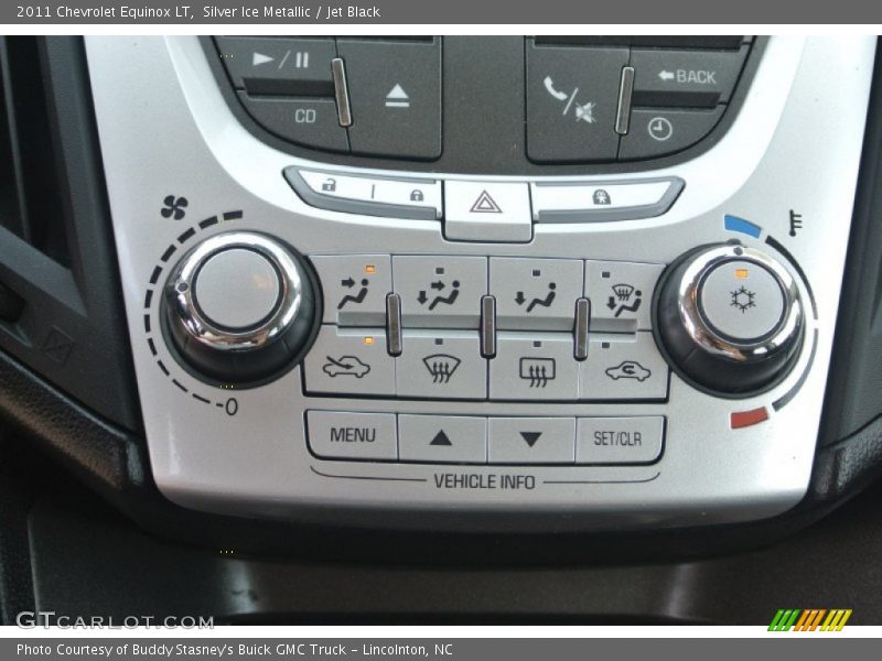 Silver Ice Metallic / Jet Black 2011 Chevrolet Equinox LT