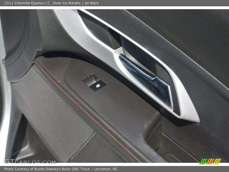 Silver Ice Metallic / Jet Black 2011 Chevrolet Equinox LT