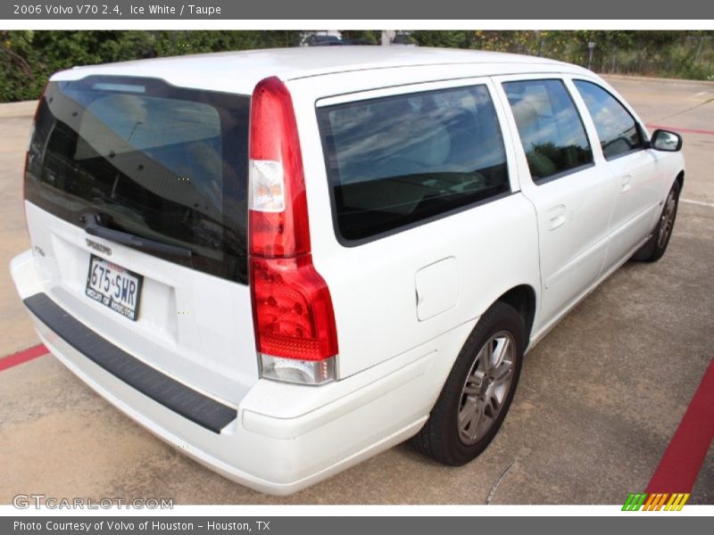 Ice White / Taupe 2006 Volvo V70 2.4