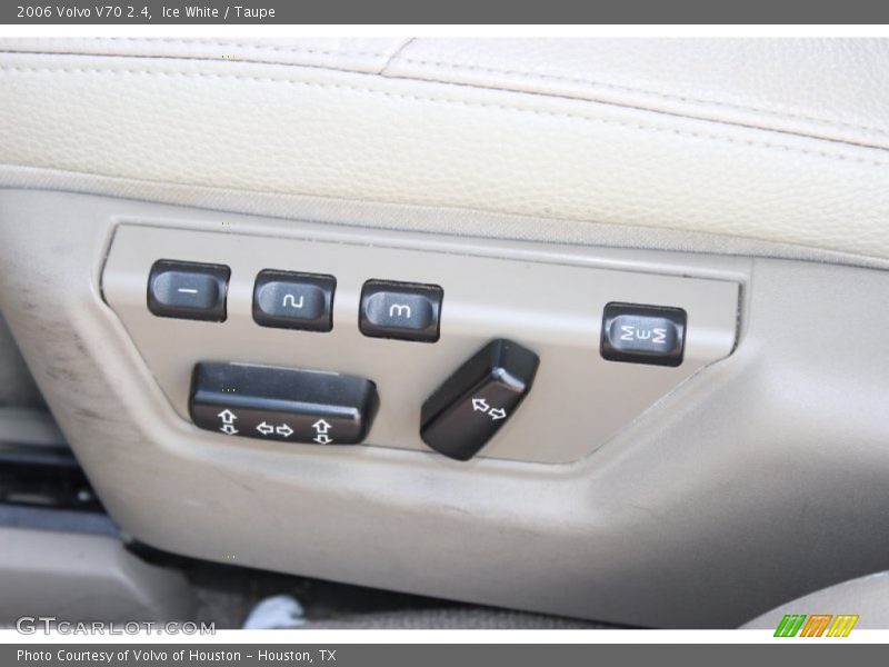 Ice White / Taupe 2006 Volvo V70 2.4