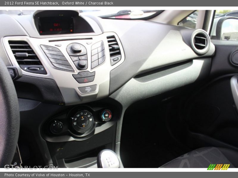 Oxford White / Charcoal Black 2012 Ford Fiesta SE Hatchback