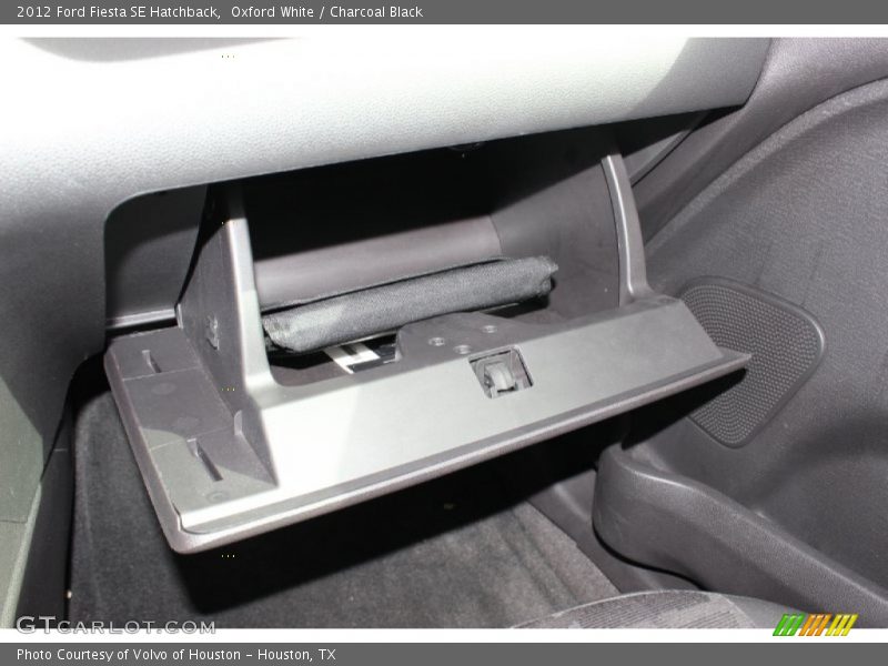 Oxford White / Charcoal Black 2012 Ford Fiesta SE Hatchback