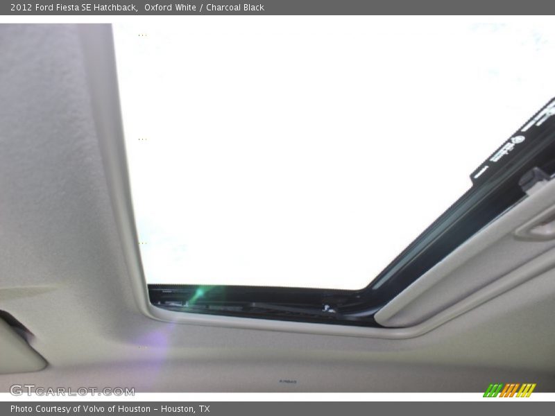 Oxford White / Charcoal Black 2012 Ford Fiesta SE Hatchback