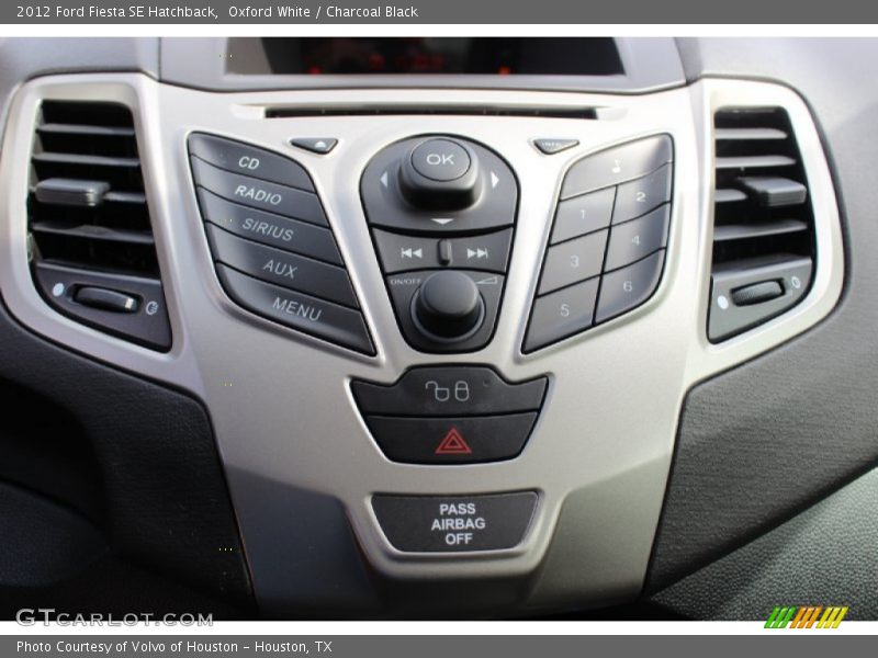 Oxford White / Charcoal Black 2012 Ford Fiesta SE Hatchback