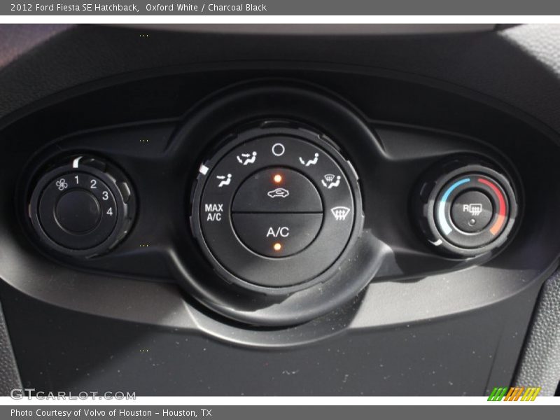 Oxford White / Charcoal Black 2012 Ford Fiesta SE Hatchback