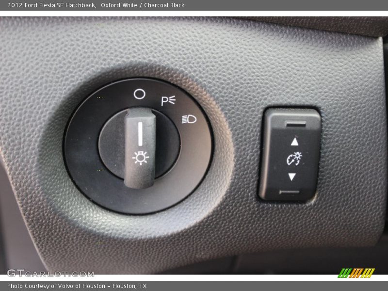 Oxford White / Charcoal Black 2012 Ford Fiesta SE Hatchback