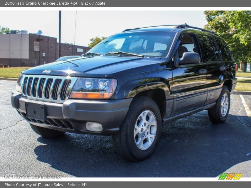 Front 3/4 View of 2000 Grand Cherokee Laredo 4x4