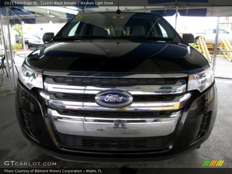 Tuxedo Black Metallic / Medium Light Stone 2011 Ford Edge SE