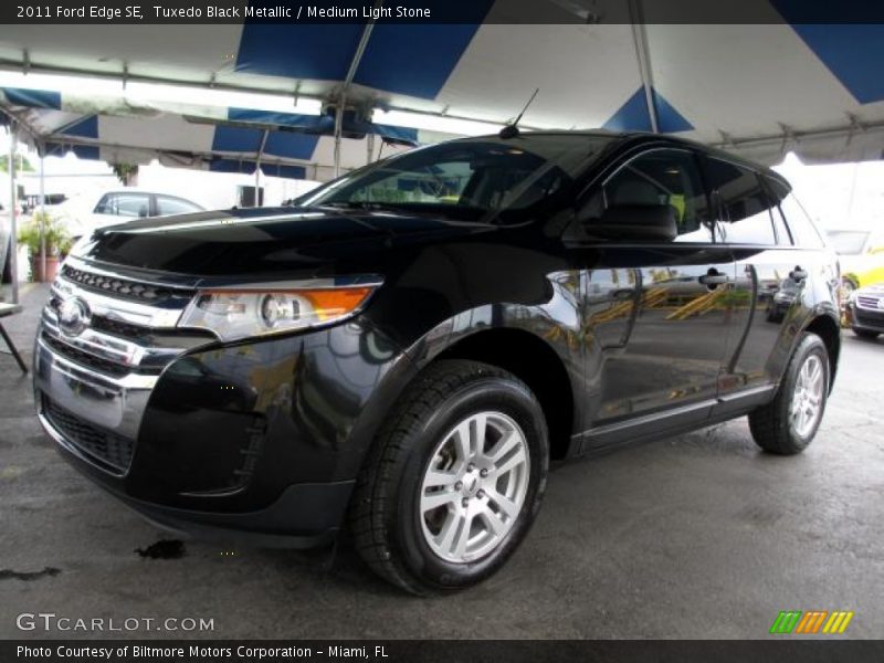 Tuxedo Black Metallic / Medium Light Stone 2011 Ford Edge SE