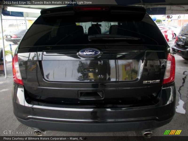 Tuxedo Black Metallic / Medium Light Stone 2011 Ford Edge SE