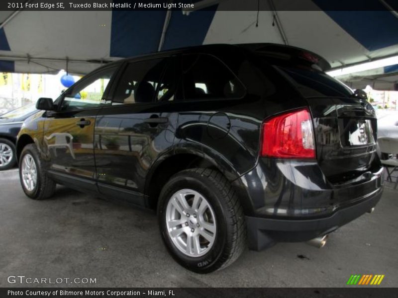 Tuxedo Black Metallic / Medium Light Stone 2011 Ford Edge SE