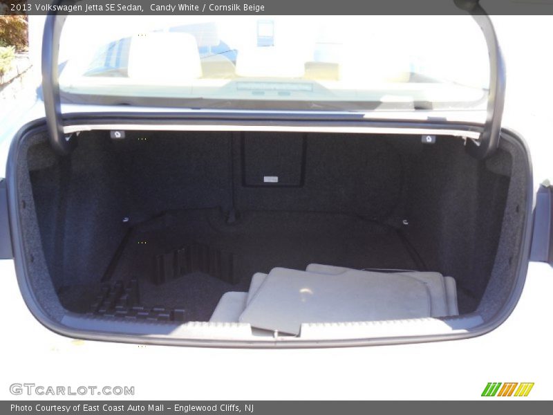 Candy White / Cornsilk Beige 2013 Volkswagen Jetta SE Sedan