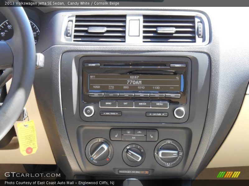 Candy White / Cornsilk Beige 2013 Volkswagen Jetta SE Sedan