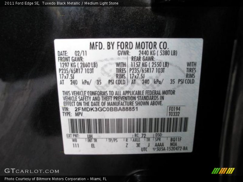 Tuxedo Black Metallic / Medium Light Stone 2011 Ford Edge SE