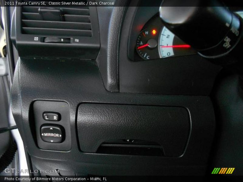 Classic Silver Metallic / Dark Charcoal 2011 Toyota Camry SE