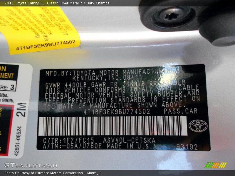 Classic Silver Metallic / Dark Charcoal 2011 Toyota Camry SE