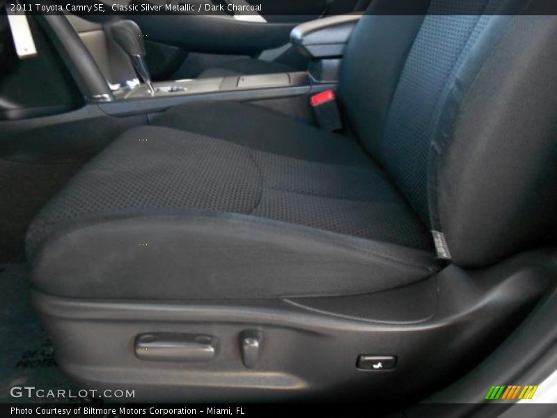 Classic Silver Metallic / Dark Charcoal 2011 Toyota Camry SE