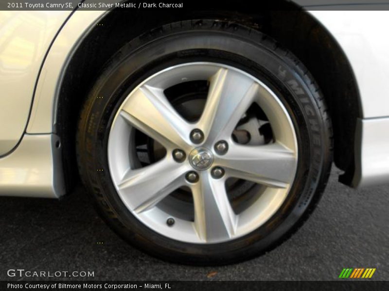 Classic Silver Metallic / Dark Charcoal 2011 Toyota Camry SE