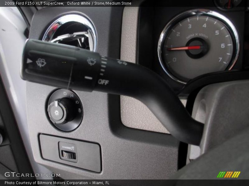 Oxford White / Stone/Medium Stone 2009 Ford F150 XLT SuperCrew